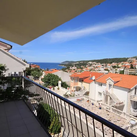 Apartman With A Parking Space Hvar - 4004