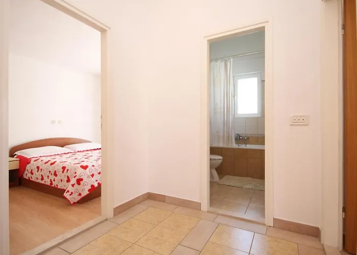 Апартаменты With A Parking Space Hvar - 4004 Хвар