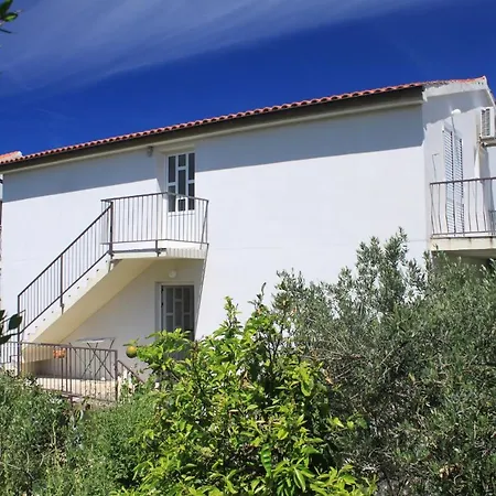 With A Parking Space Hvar - 4004 흐바르