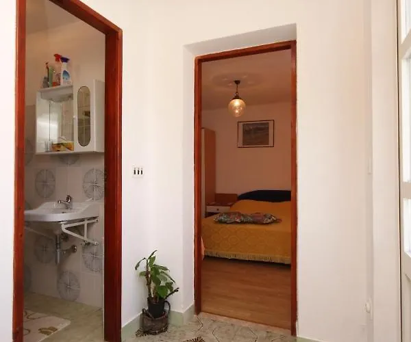 With A Parking Space Hvar - 4004 * 흐바르